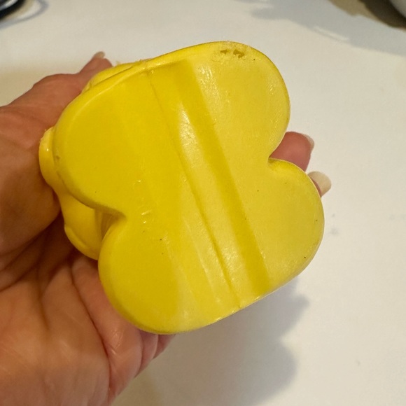 VTG 90’s DISTRESSED PLASTIC YELLOW EASTER BUNNY FLAWED 6” NOSTALGIC COLLECTIBLE - Picture 6 of 8